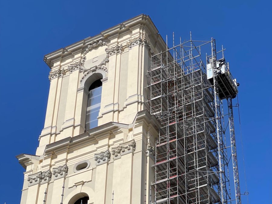 Garnisonkirche Potsdam nach der Baureinigung: fertiggestellter Kirchturm mit gereinigter Fassade