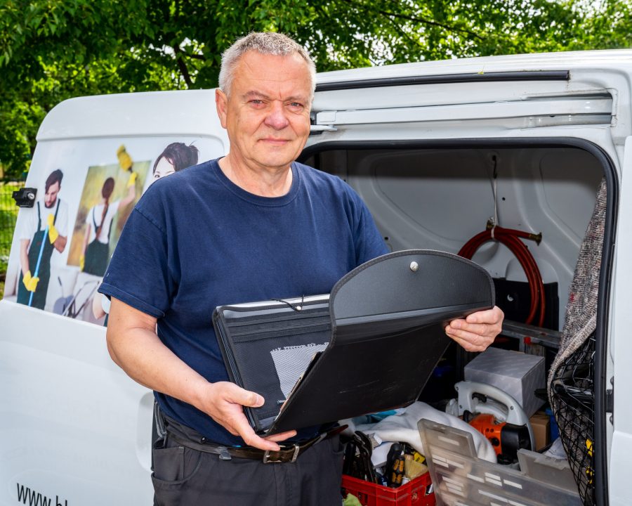 blankREPAIR Handwerker bei Kleinreparatur und Mängeldokumentation